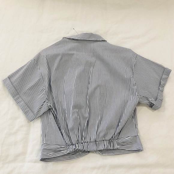 NWT Express Women's Striped Button Down Top Size Medium - Picture 2 of 3